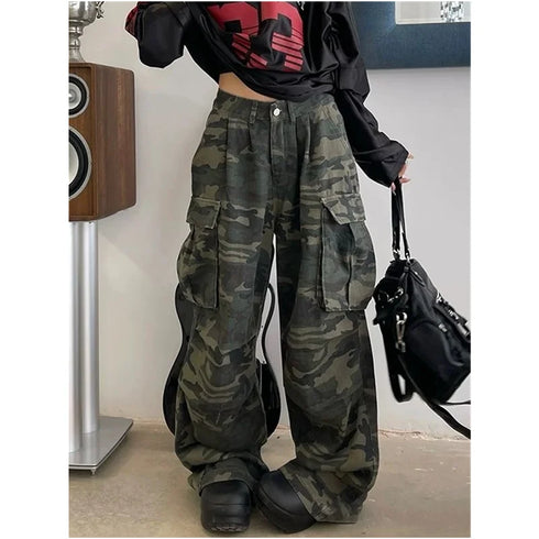 Military green high waist baggy jeans with cargo pockets.